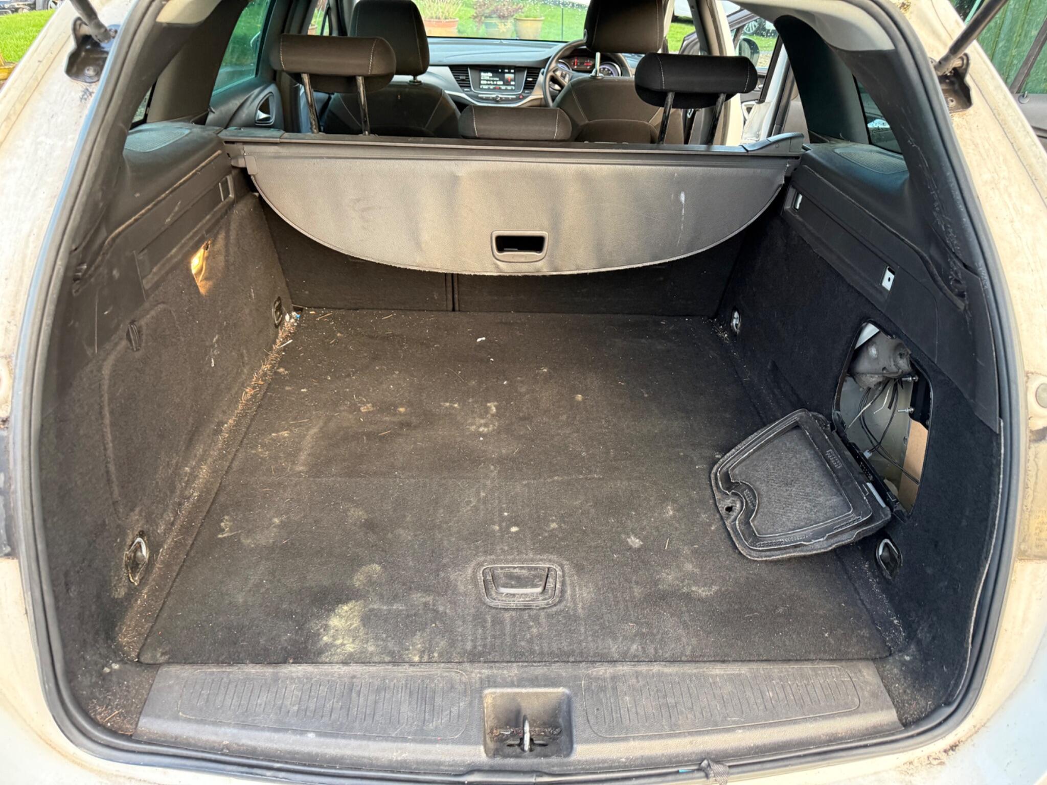 Vauxhall Astra 1.6 CDTi BlueInjection SRi Nav Sports Tourer Auto Euro 6 (s/s) 5dr — photo 35 of 44